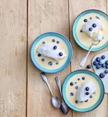 OEufs à la neige aux myrtilles