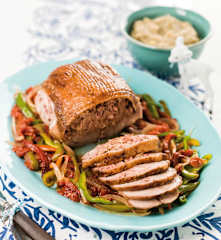 Pato recheado acompanhado de puré de castanhas e maçã