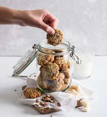 Ciastka ryżowe z pistacjami i białą czekoladą