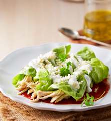 Enchiladas en hoja de lechuga