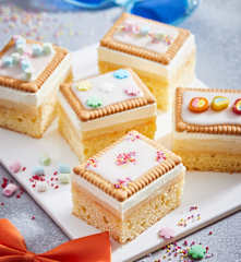 Butterkekskuchen mit Puddingfüllung