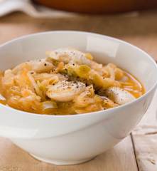 Sauerkrautsuppe mit weißen Bohnen