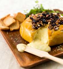 Brie com mel e orégãos