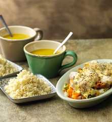 Refeição completa para duas pessoas: Sopa de Legumes, Caçarola de frango com arroz, Maçã com canela a Vapor