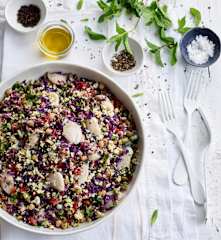 Salada de bochechas de bacalhau mediterrânica