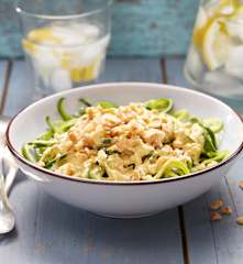 Zucchinispaghetti mit Frischkäsesauce