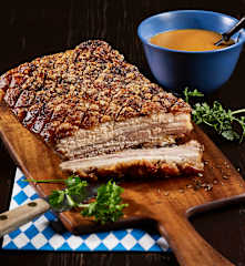 Schweinsbraten in Bierdampf mit Kruste