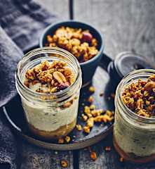 Compotée de poires, roquefort et granola salé