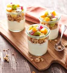 Verrine de fruits exotiques au yaourt et muesli