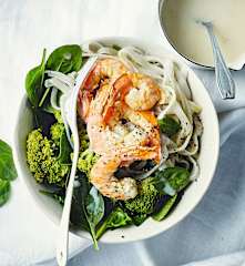 Nouilles de riz aux crevettes, lait de coco et brocoli