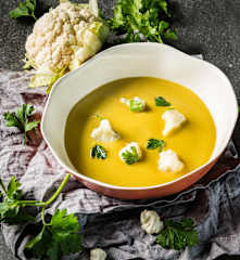 Karfiolsuppe mit gelben Linsen