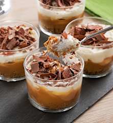 Vasitos de plátano y dulce de leche