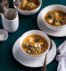 Sopa de grelos à portuguesa