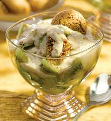 Dessert di kiwi con salsa di yogurt e vaniglia