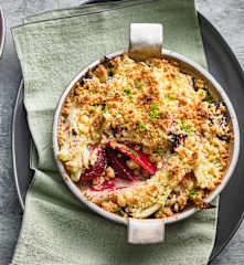 Rote-Bete-Crumble mit Fenchel