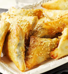 Triangoli di sfoglia agli spinaci e Roquefort