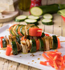 Spiedini di seitan e verdure