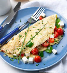 Tortilla de pimientos y cherrys con queso fresco