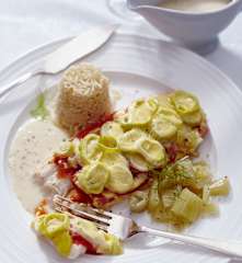 Fisch mit Porree-Käse-Haube, Reis, Fenchel und Zitronensauce