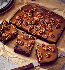 Salzkaramell-Brownies mit Pecannüssen