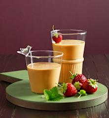 Mandel-Erdbeer-Drink