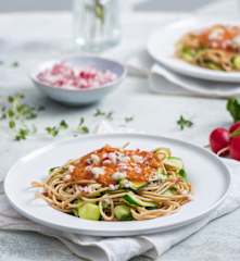 Spaghetti z cukinią z sosem pomidorowym i gorgonzolą (TM5, TM6)