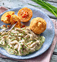 Schweinegeschnetzeltes mit Tomatenknödeln