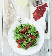 Salada de rúcula com muxama