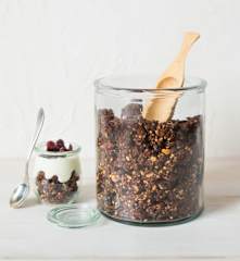 Granola s kokosem a brusinkami