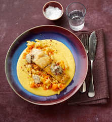 Polenta mit Wurzeln und Seelachsfilet