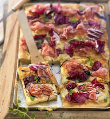 Pizza à la chicorée et jambon