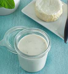 Dressing z kozim serem