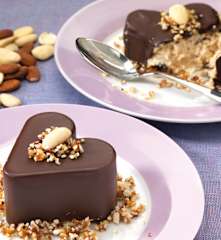 Cuori di cioccolato ripieni di semifreddo al croccante