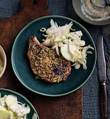 Chuletas de cerdo con ensalada de manzana al vacío