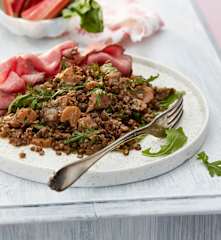 Linsensalat mit Rhabarber und Roastbeef