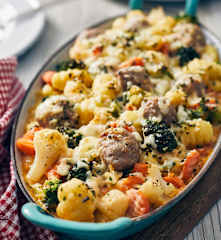 Gnocchi-Bratwurst-Auflauf mit Kaisergemüse
