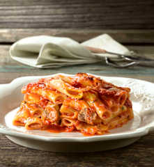 Maccheroni al forno con sugo e polpettine