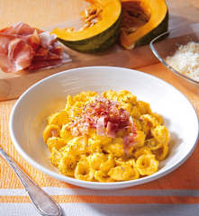 Orecchiette con crema di zucca e speck