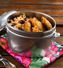 Pataniscas de legumes e fiambre com arroz de feijão