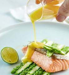 三文鱼佐黄油柠檬汁、芦笋