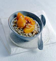 Porridge mit gedämpftem Pfirsich