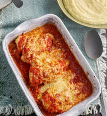 Überbackene Hühnerbrust in Tomatensauce mit Erdäpfelpüree