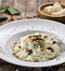 Rizoto s brynzou a vlašskými ořechy