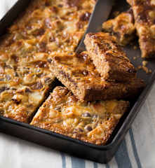 Caramel macadamia slice