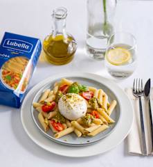 Makaron z pesto pistacjowym i serem buratta