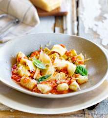 Ñoquis con salsa rosa