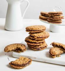 Galletitas sándwich de avena con chocolate