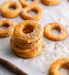 Biscuits salés au paprika et sésame