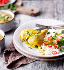 Menu: Frango de citronela com arroz e sopa de legumes