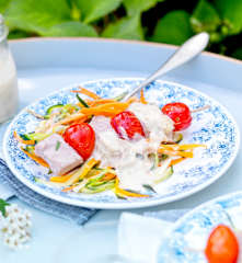 Brochette de thon mariné, vapeur de légumes d'été